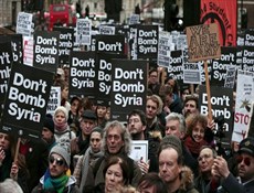 آلاف المتظاهرين في بريطانيا رفضا للتدخل العسكري في سوريا