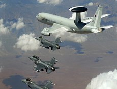 الناتو ينشر طائرات "أواكس" في تركيا.. والأكراد في ألمانيا يتظاهرون ضد أنقرة