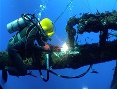 الهند تبحث توريد الغاز من إيران عبر أنبوب تحت البحر