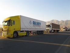 إستئناف نقل السلع بين إيران وتركيا عبر معبر بازركان الحدودي