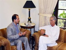 مسؤول باكستاني يؤكد على تعزيز علاقات بلاده مع ايران