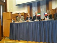 إيران والتشيك تؤكدان على تطوير التعاون في مجال الطاقة