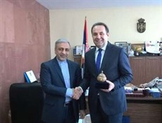 إيران وصربيا تؤكدان على تطوير التعاون الإقتصادي والتجاري