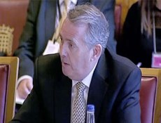 مسؤول بريطاني: نسعي لتطبيع العلاقات المالية مع ايران