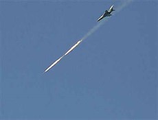 الدفاع الروسية: طائرات سورية قصفت مستودعاً للإرهابيين يحوي أسلحة كيميائية في خان شيخون