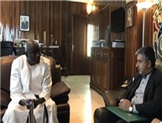 طهران وداكار تبحثان سبل تعزيز التعاون الصناعي والتجاري