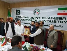 وفد باكستاني يبحث تنمية العلاقات التجارية مع إيران