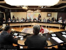 وزير الصناعة يدعو النمسا إلى وضع الحذر جانباً في العلاقات مع إيران