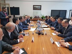 مباحثات إيرانية-روسية لتطوير التعاون الإقتصادي والصناعي