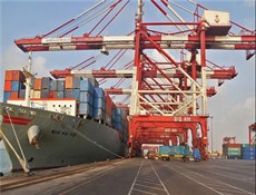 تصدير 50 مليون طن من السلع غير النفطية عبر موانئ البلاد