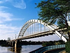 توقيع 3 مذكرات تفاهم للإستثمار بين محافظة خوزستان وشركات أجنبية