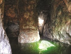 مناجم حجر الملح في مدينة كرمسار.. على غرار الهياكل الفضائية