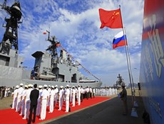 وسط تفاقم التوتر مع أمريكا.. روسيا والصين تجريان مناورات بحرية مشتركة