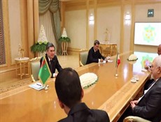 ظريف يبحث و محمداوف تعزيز العلاقات الثنائية