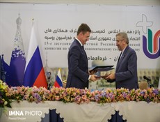 إيران وروسيا تبرمان 12 وثيقة للتعاون الإقتصادي والتجاري