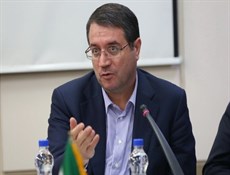 وزير الصناعة: باكستان مهتمة بتطوير العلاقات الإقتصادية مع إيران