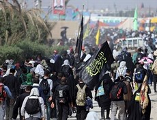 حشود الزائرين تواصل مسيرتها مشياً على الأقدام نحو مدينة كربلاء المقدسة