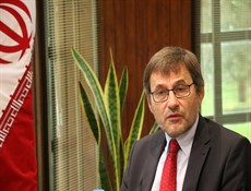 بولندا تؤكد رغبتها في تطوير العلاقات الإقتصادية مع إيران