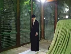 قائد الثورة الاسلامية يزور مرقد الامام الخميني و روضة الشهداء