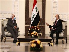 ظريف و صالح يبحثان توسيع العلاقات الاقتصادية والتجارية ومتابعة قضية استشهاد قادة المقاومة