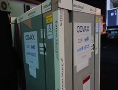 ايران تتسلم شحنة لقاح مضاد لكورونا مهداة من ايطاليا