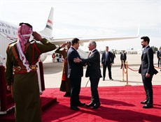 رئيس الحكومة العراقية يصل الأردن