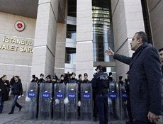 حكومة اردوغان تعتقل موالين لغولن في الشرطة