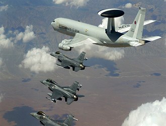 الناتو ينشر طائرات "أواكس" في تركيا.. والأكراد في ألمانيا يتظاهرون ضد أنقرة