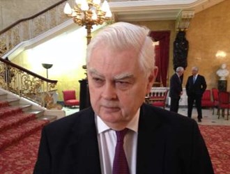 اللورد لامونت: بريطانيا تسعى لمعالجة المشاكل المصرفية مع إيران سريعاً