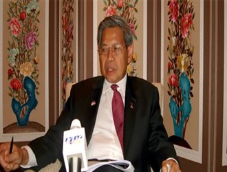 وزير الصناعة والتجارة الماليزي: لا عائق امام تطوير علاقات ماليزيا مع ايران