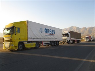 إستئناف نقل السلع بين إيران وتركيا عبر معبر بازركان الحدودي