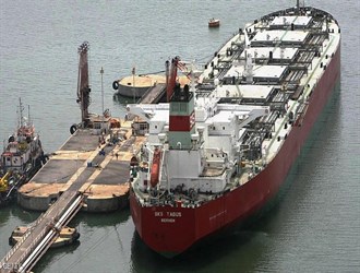 صادرات النفط والمكثفات الغازية الإيرانية تزداد 3 ملايين برميل يومياً