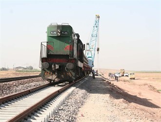 طهران واسلام آباد تبحثان مشروع الربط السككي بينهما