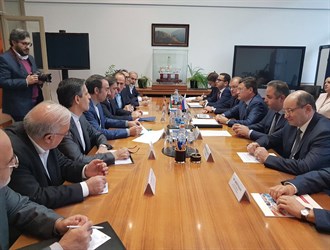 مباحثات إيرانية-روسية لتطوير التعاون الإقتصادي والصناعي