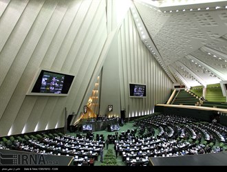 إيران تتوقع عائدات نفطية بـ50 مليار دولار في موازنة العام المقبل