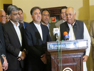 وزير الطرق الإيراني يعلن تطوير التعاون مع باكستان في مجال الموانئ