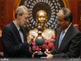 لاريجاني يؤكد ضرورة تشكيل فريق للتسويق بين إيران وفيتنام وتسهيل التعاون المصرفي