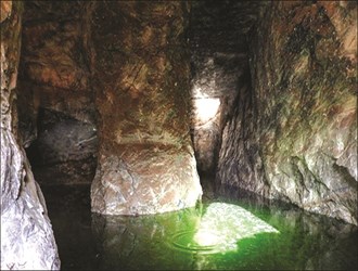 مناجم حجر الملح في مدينة كرمسار.. على غرار الهياكل الفضائية