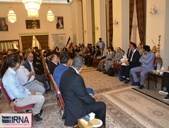 السفير مسجدي يدعو الناشطين الاقتصاديين الايرانيين للدخول إلى السوق العراقية بجدية