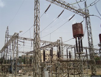 إيران تتسلم مستحقات تصدير الكهرباء إلى لعراق بـ"الدينار" و"اليورو"