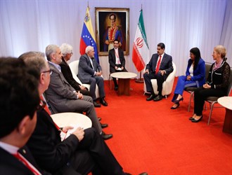 مادورو للمصوّرين خلال لقائه ظريف: صوّروا.. فظريف طائرة مسيرة بحد ذاته