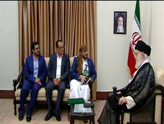 الامام الخامنئي لليمنيين: قفوا بقوة أمام مؤامرات السعوديين والإماراتيين