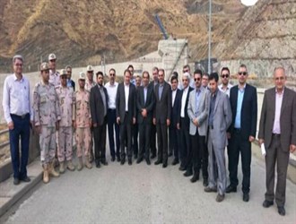 إيران تؤكد ضرورة تعزيز العلاقات التجارية مع دول الجوار