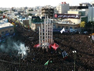 الملايين يشاركون في مسيرات العاشر من محرم في جميع من المدن الإيرانية