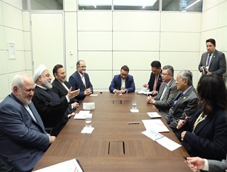 روحاني يؤكد استعداد ايران لتطوير العلاقات مع ماليزيا