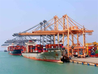 حجم التجارة الخارجية لإیران يتخطى 27 مليار دولار