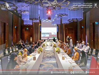 إيران تدعو لرفع مستوى التبادل التجاري مع سلطنة عمان