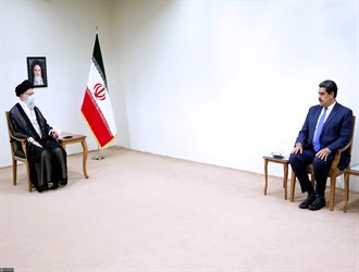 الامام الخامنئي: تجربة إيران وفنزويلا أظهرت أن المقاومة هي السبيل الوحيد للانتصار على اميركا