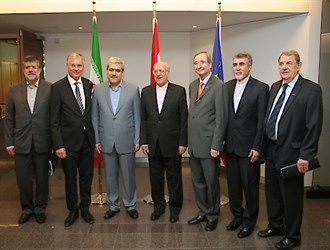 وزير الصناعة يؤكد ضرورة تطوير العلاقات الإقتصادية بين إيران والنمسا