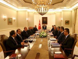 داود اوغلو: لن نرسل قوات برية إلى سورية.. والضربات الجوية ستغير التوازن